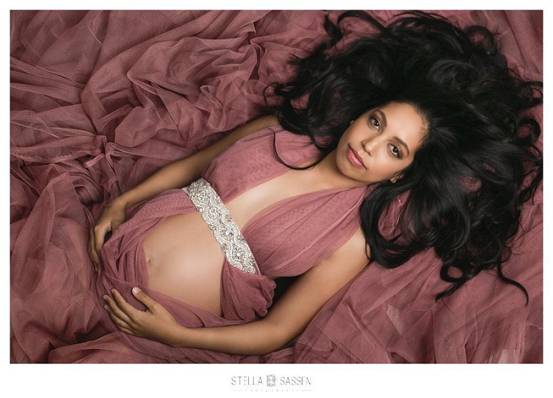 maternity photo lying down on tulle