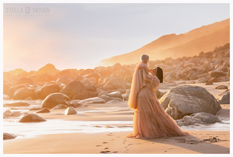 Sunset maternity photos at the sea
