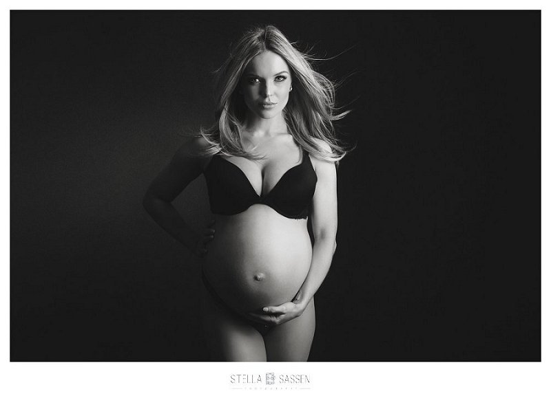 dramatic lighting black and white maternity photo